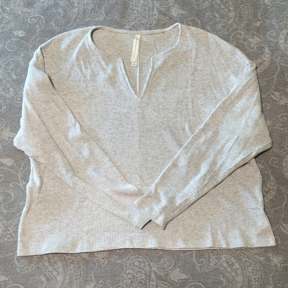 Aritzia Babaton Light Gray V-Neck Long Sleeve (Size XS)